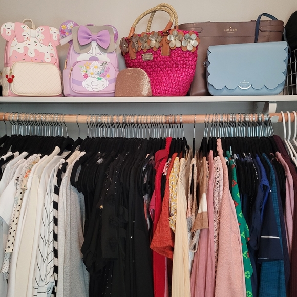 Meet your Posher, Elizabeth - Picture 2 of 2